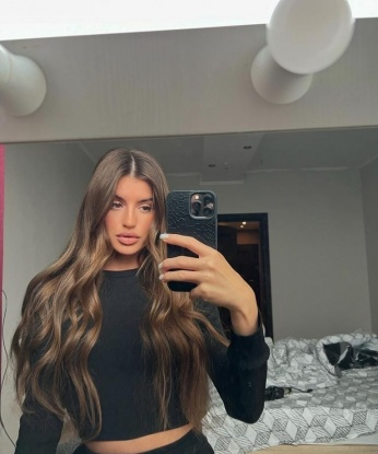 💋 Живу в Москве, где наша встреча станет незабываемым событием. Со мной ты окунешься в мир наслаждения и расслабления. Мои услуги разнообразны: классический и эротический массаж, фетиш, ролевые игры и многое другое. На фото ты можешь увидеть мои нежные формы, которые будут дарить тебе удовольствие. Мои клиенты обладают лишь самыми положительными откликами - я умею слушать, понимать и удовлетворять. Позволь себе расслабиться в сотрясающей встрече со мной! 💖 Надежда